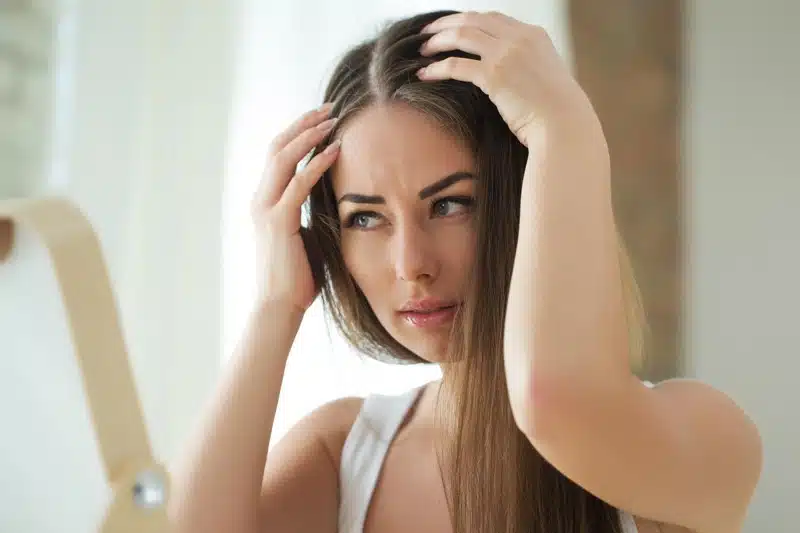Durée de vie des cheveux : quels sont les facteurs qui l'influencent ?