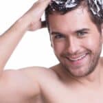 Les meilleurs shampoings anti-chute de cheveux pour homme