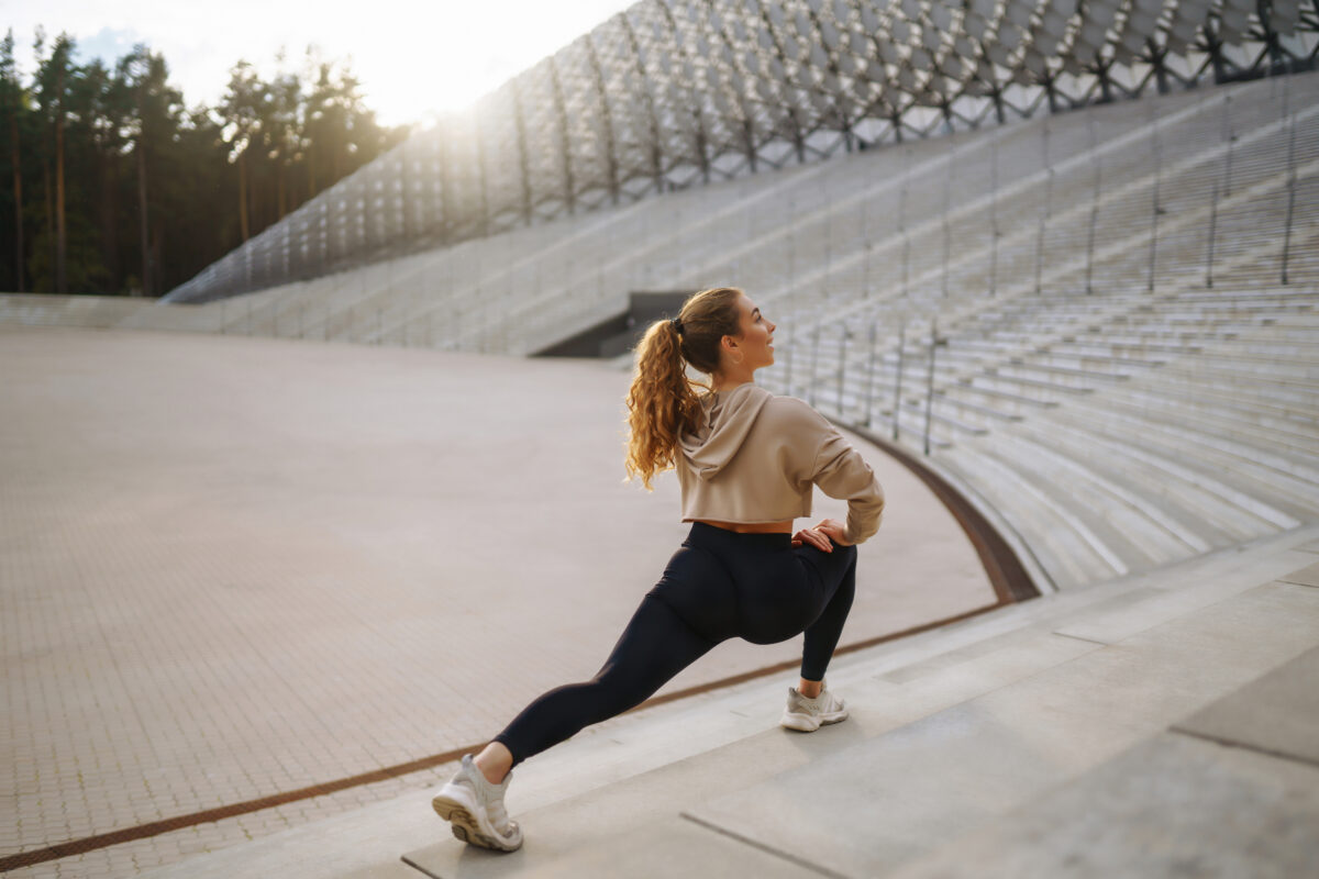 Bien vieillir en pratiquant des étirements matinaux faciles : 3 exercices simples pour réveiller votre corps tout en douceur