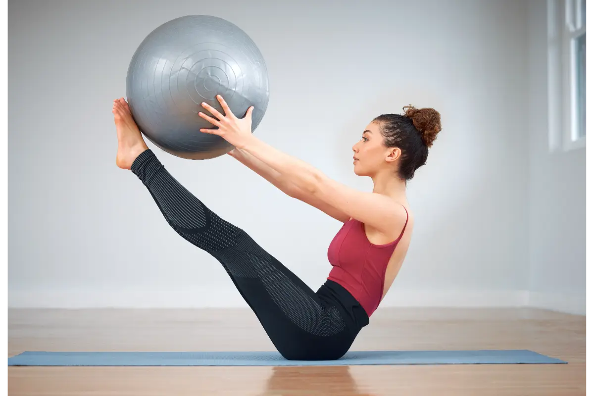 Je suis prof de Pilates et voici la routine de 20 minutes d'exercices parfaite à réaliser pour les débutants