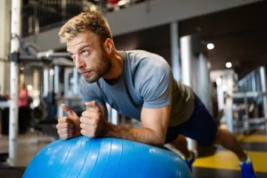 Graisses abdominale : voici les 4 meilleurs exercices de Pilates au mur à faire pour perdre du ventre