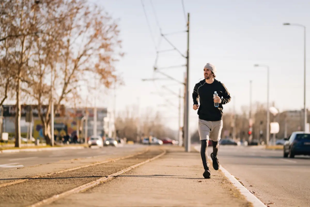 Lutter contre le stress : cette marche dynamique vous relaxera tout en brûlant des calories