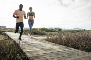 Oubliez le jogging cet hiver, cette activité relaxante permet de brûler autant de calories que la course en 15 minutes